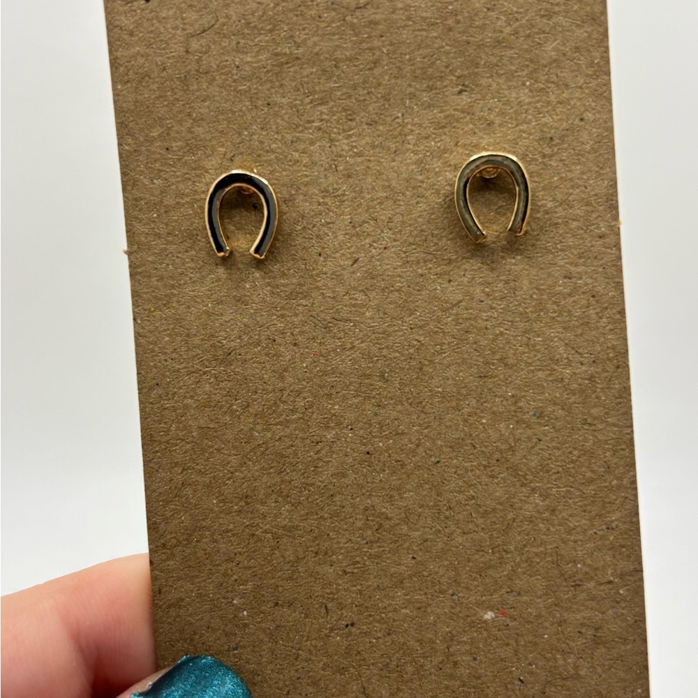 ✨5/$25✨ Gold Horseshoe Stud Earrings - Picture 3 of 3
